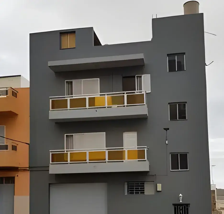 Los Pintores Tarragona rehabilitación y pintado de fachada de comunidad en color gris moderno